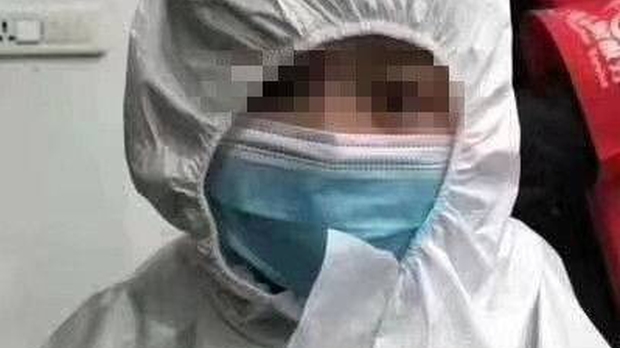 Bé trai 6 tuổi sống cùng thi thể ông nội, không dám mở cửa vì sợ Covid-19