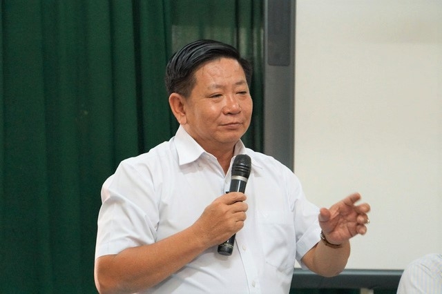 vu thay giao bi dinh chi day vi cho hoc sinh dong canh nong