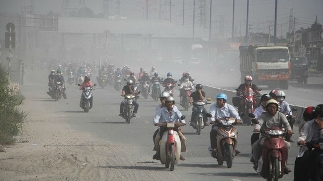 Thời tiết nắng ấm nhiều ngày, chất lượng không khí Hà Nội liên tục kém