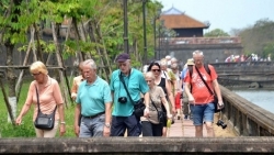 Covid-19: Tạm ngừng miễn thị thực với công dân Italy