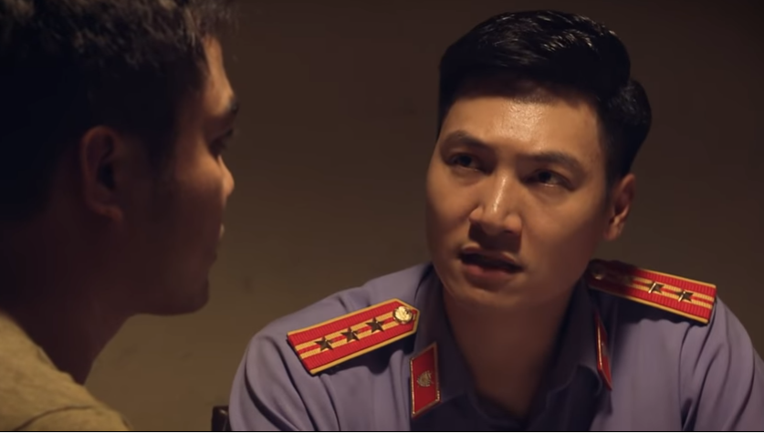 sinh tu tap 77 le hoang khai duong day boi tron quan chuc cap cao