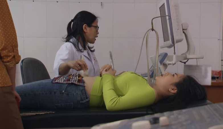 co gai nha nguoi ta tap 20 em gai khoa bi hiep dam trong nha nghi