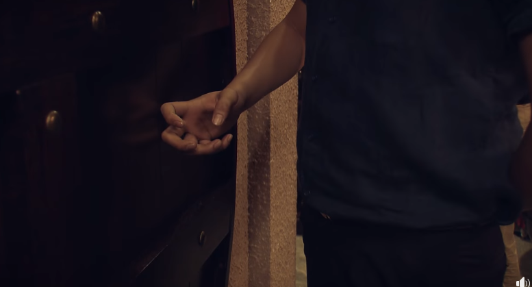 sinh tu tap 80 tap cuoi canh sat phat hien 15 trieu usd o ket sat nha quynh trinh