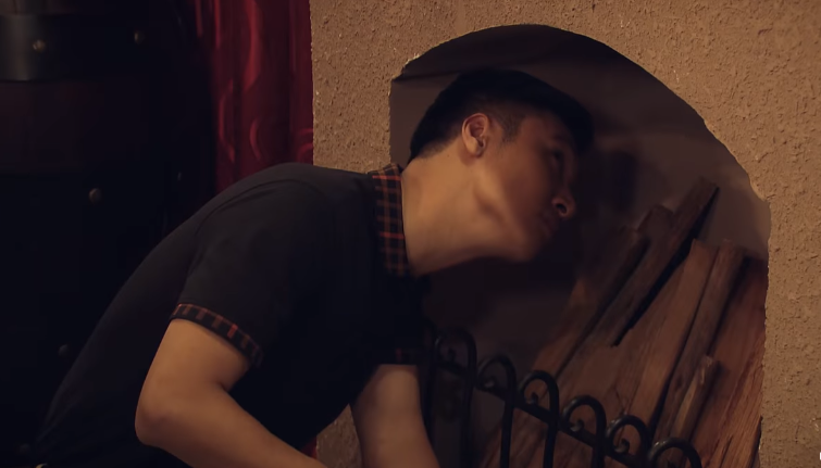 sinh tu tap 80 tap cuoi canh sat phat hien 15 trieu usd o ket sat nha quynh trinh