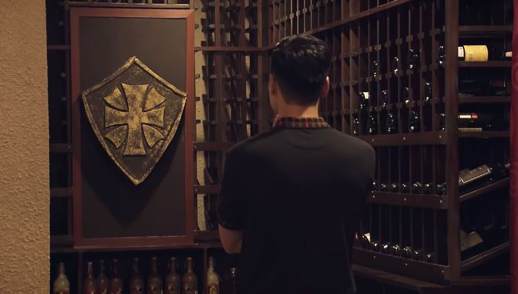 sinh tu tap 80 tap cuoi canh sat phat hien 15 trieu usd o ket sat nha quynh trinh