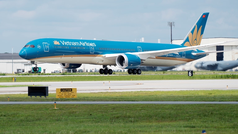 vietnam airlines tiep tuc dua hanh khach tu anh phap duc ve viet nam