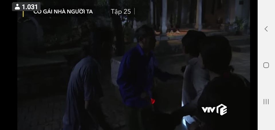 co gai nha nguoi ta ong dau chet khoa uyen co nu hon dau can dua man di de