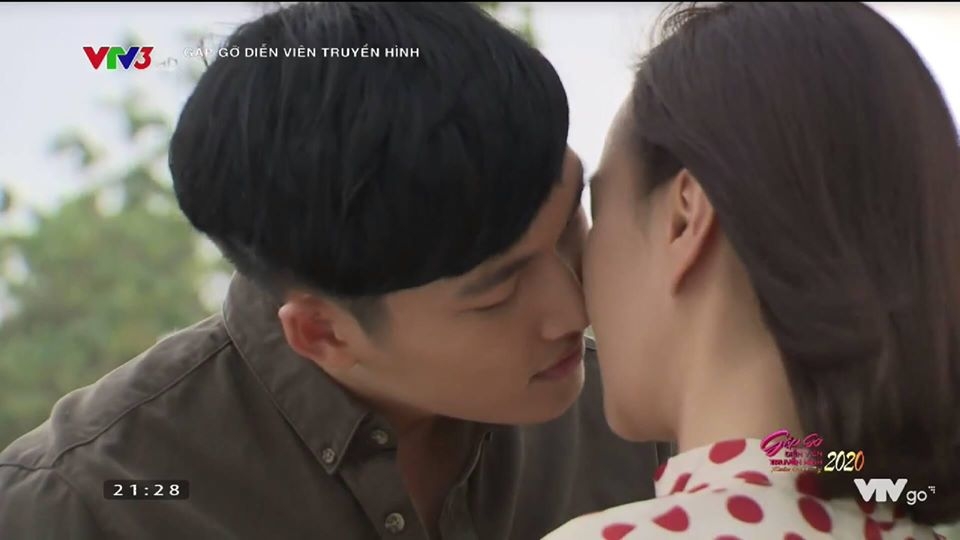 co gai nha nguoi ta ong dau chet khoa uyen co nu hon dau can dua man di de