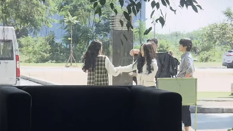 dung bat em phai quen tap 9 linh nhong nheo doi luan di dua an kem ho tay