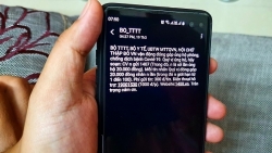 ba me liet si u80 dap xe len xa ung ho tien chong dich covid 19