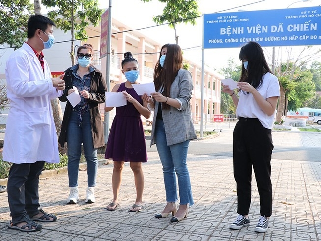 tin vui them 4 benh nhan covid 19 duoc xuat vien