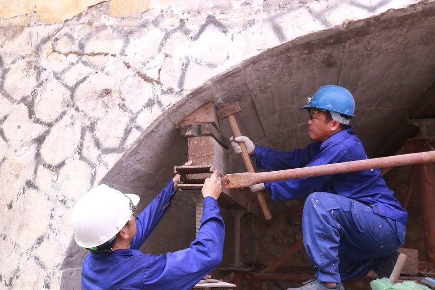 Hà Nội đục 127 vòm cầu đường sắt trăm tuổi trên phố Phùng Hưng ha noi duc thong vom cau duong sat tram tuoi tren pho phung hung
