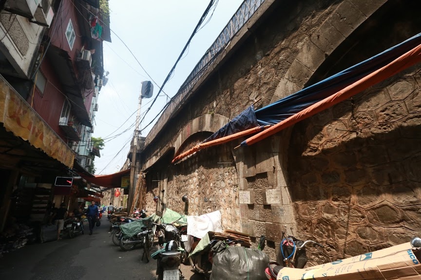 Hà Nội đục 127 vòm cầu đường sắt trăm tuổi trên phố Phùng Hưng ha noi duc thong vom cau duong sat tram tuoi tren pho phung hung