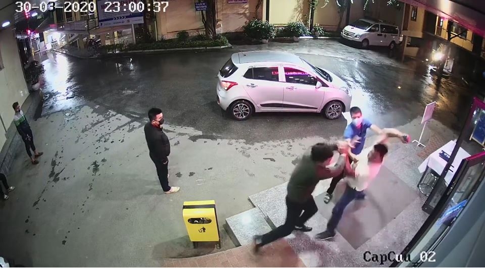 bao ve benh vien bi hanh hung vi nhac nguoi deo khau trang phong covid 19