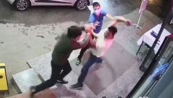 video bi nhac nho vi di nguoc chieu tai xe xe tai danh toi tap chu xe may