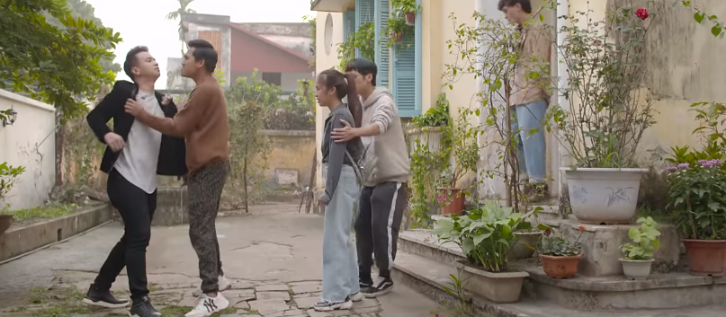 Nhà trọ Balanha tập 8: Hân đi nhờ ô tô của một người đàn ông lạ nha tro balanha tap 8 han di nho o to cua mot nguoi dan ong la