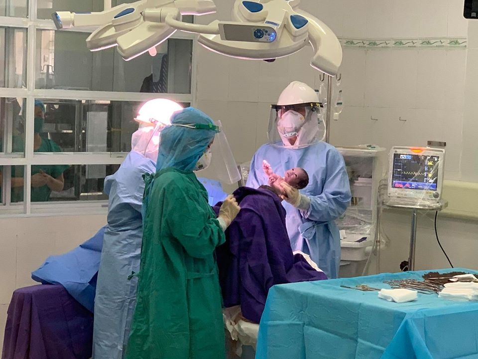 can canh cap song sinh chao doi trong phong cach ly covid 19