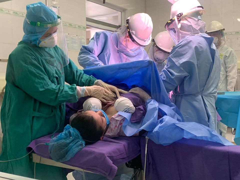 can canh cap song sinh chao doi trong phong cach ly covid 19