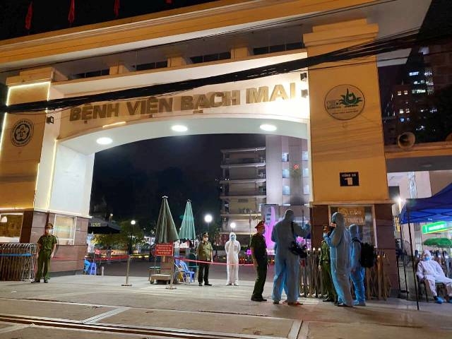 bo y te yeu cau benh vien bach mai giai trinh viec tu tap dong nguoi