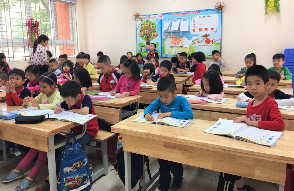 ha noi cam nha truong thu 7 khoan tien cua hoc sinh