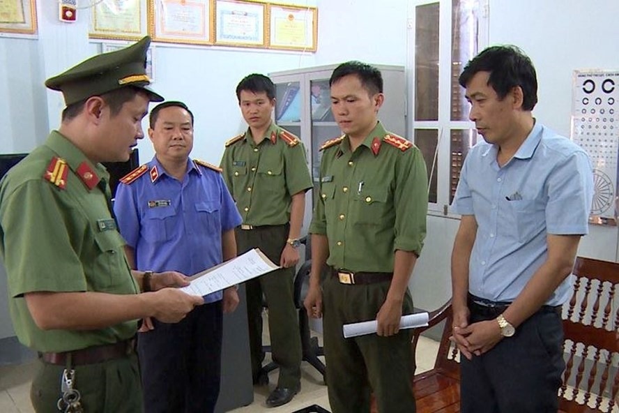 mau thuan trong loi khai cua giam doc so giao duc son la