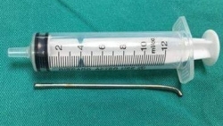 Hy hữu: Đinh dài 7cm ‘lạc trôi’ từ vai xuống phổi thanh niên 18 tuổi