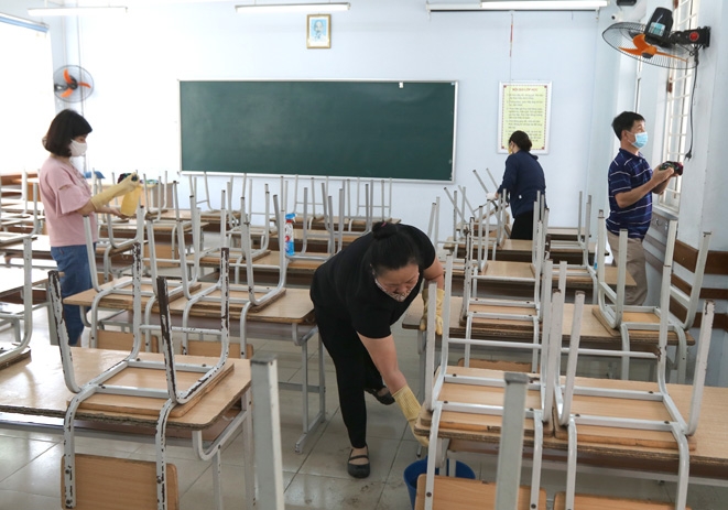 ha noi giao vien phu huynh lau don truong lop don hoc sinh tro lai hoc tap