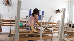 Hà Nội: Giáo viên, phụ huynh lau dọn trường lớp đón học sinh trở lại học tập