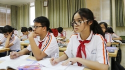 Thí sinh Hà Nội và TP.HCM bắt đầu làm bài thi vào lớp 10