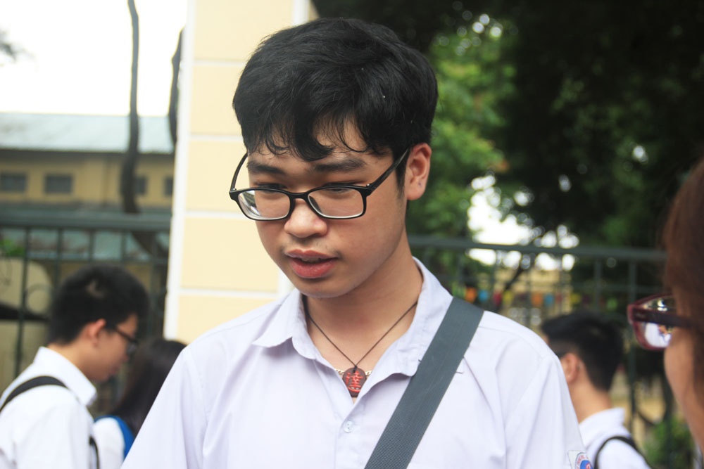 thi tuyen sinh lop 10 ha noi thi sinh cuoi tit mat sau mon thi tieng anh lich su