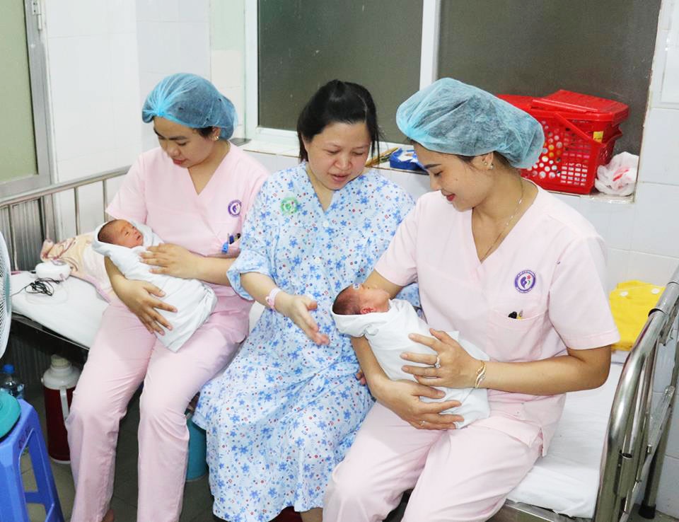 hai phong nhung em be chao doi voi day ron that 5 nut