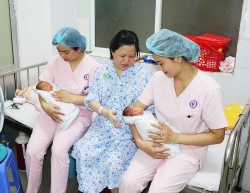 hai phong nhung em be chao doi voi day ron that 5 nut