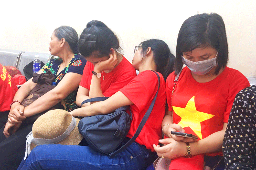 ha noi hang tram giao vien hop dong va vat trong nang nong cho phan quyet so phan