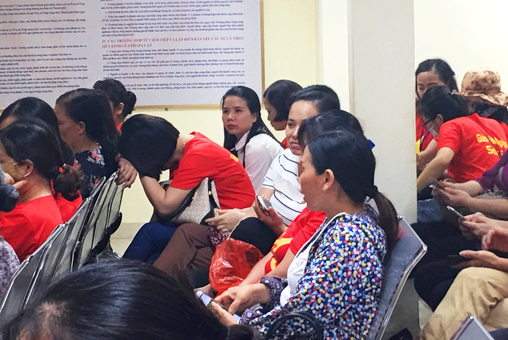 ha noi hang tram giao vien hop dong va vat trong nang nong cho phan quyet so phan