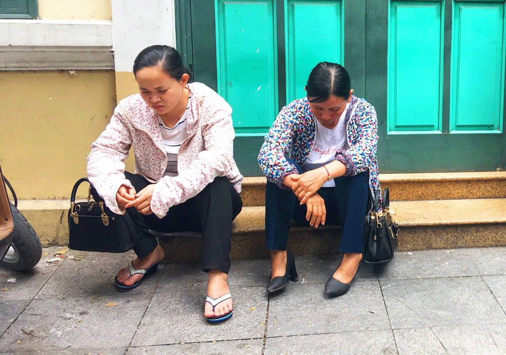 ha noi hang tram giao vien hop dong va vat trong nang nong cho phan quyet so phan