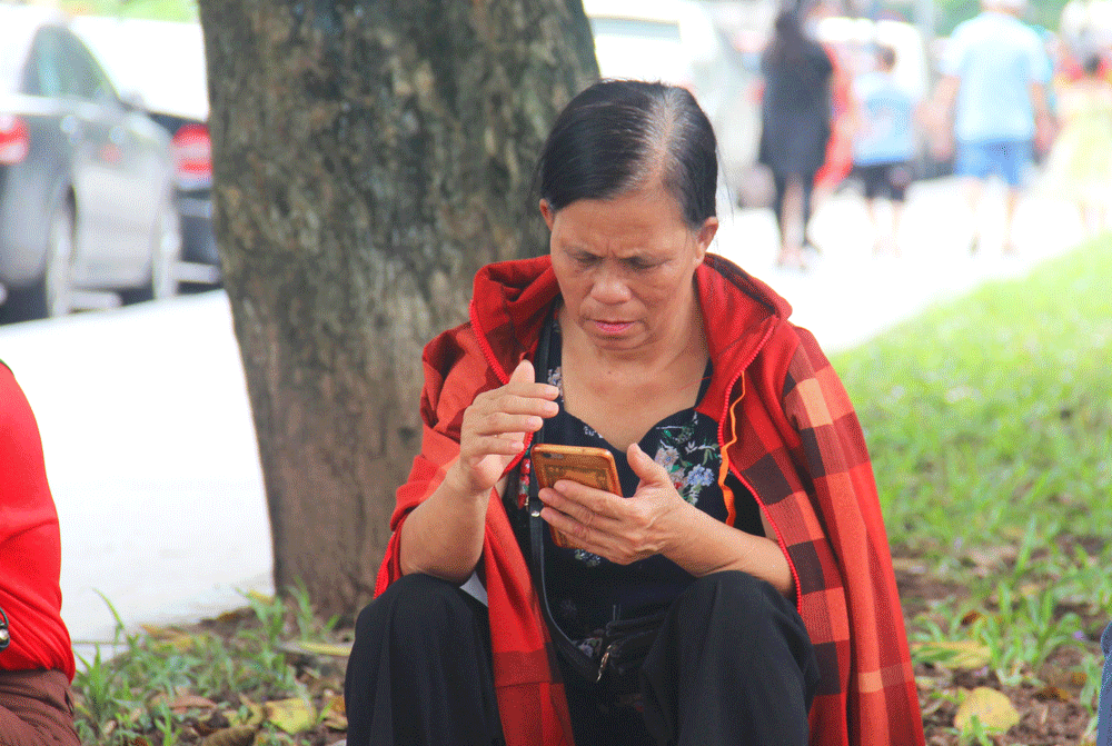 ha noi hang tram giao vien hop dong va vat trong nang nong cho phan quyet so phan