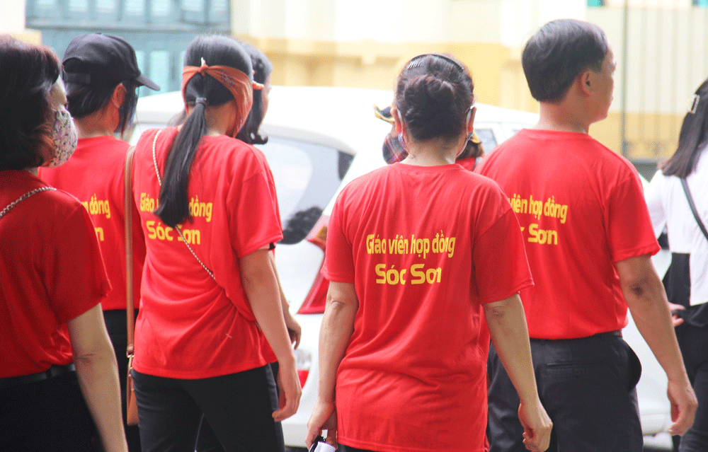 ha noi hang tram giao vien hop dong va vat trong nang nong cho phan quyet so phan