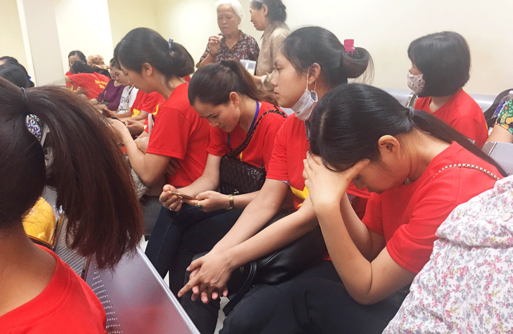 ha noi hang tram giao vien hop dong va vat trong nang nong cho phan quyet so phan