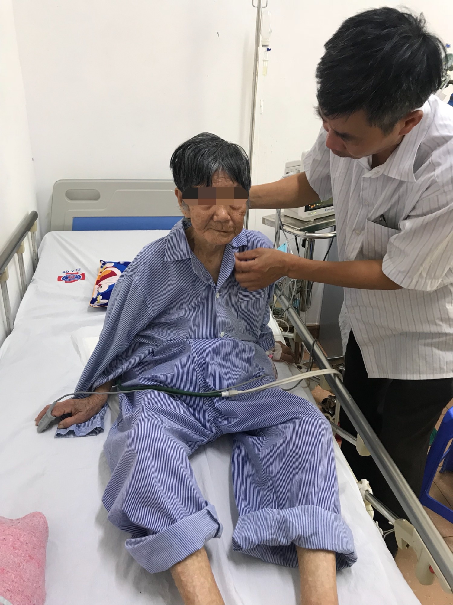 phau thuat thanh cong cho ba cu 92 tuoi mac ung thu vu