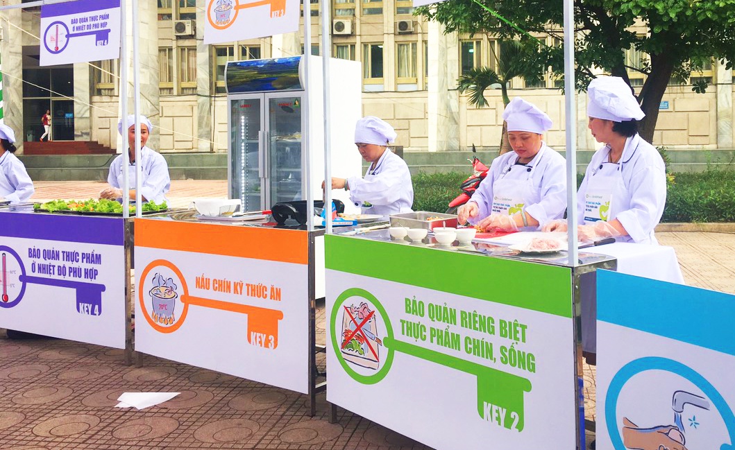 ngay an toan thuc pham the gioi che bien nem ran tuan thu 5 chia khoa an toan thuc pham