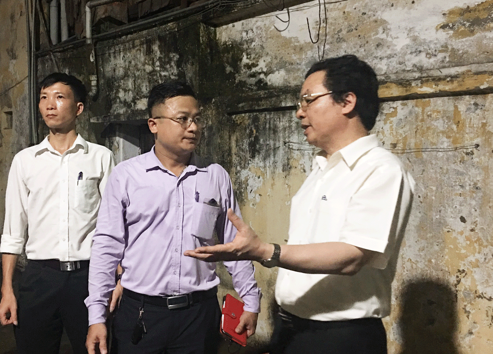 3000 sinh vien dh kinh te dung nuoc ban khong the khac phuc triet de