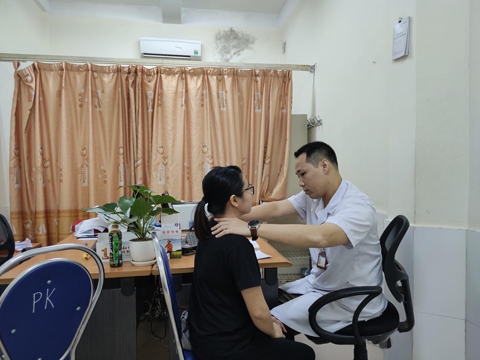 Tới thầy lang chữa Basedow, cô gái nhập viện gấp vì nhiễm trùng loét cổ nghiêm trọng toi thay lang chua basedow co gai nhap vien gap vi nhiem trung loet co nghiem trong