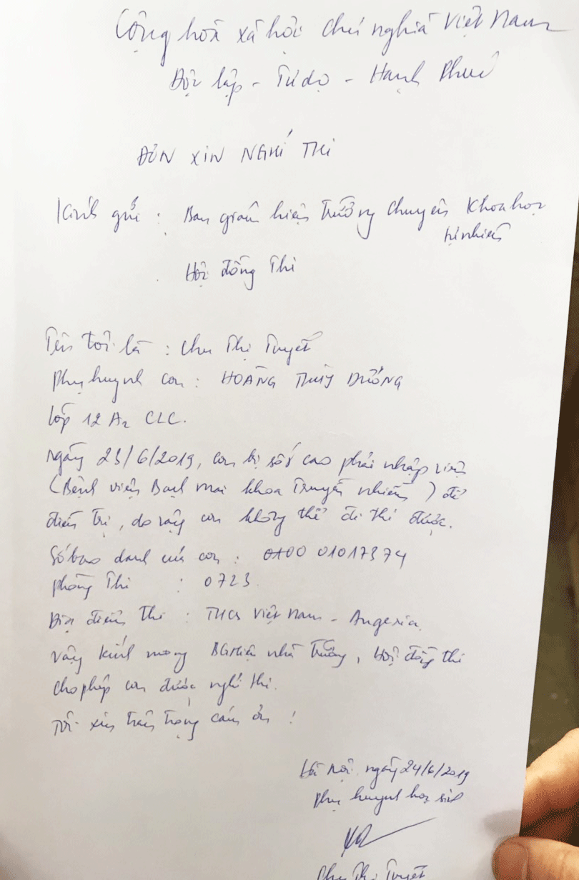 ha noi thi sinh viet don xin nghi thi vi sot cao phai nhap vien cap cuu