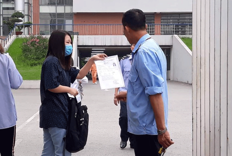 ha noi thi sinh viet don xin nghi thi vi sot cao phai nhap vien cap cuu