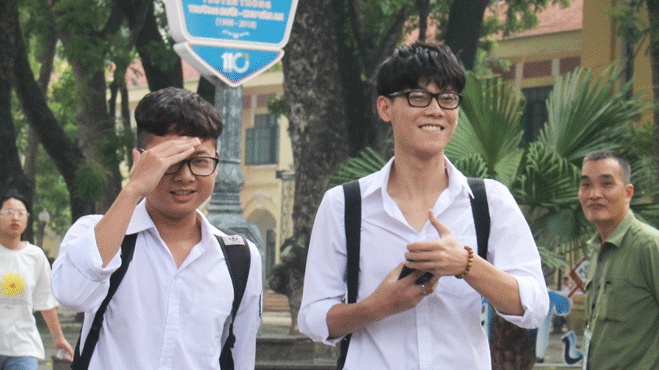 anh canh sat ha giang dung xe chuyen dung hu coi ho tong thi sinh ngu muon den diem thi