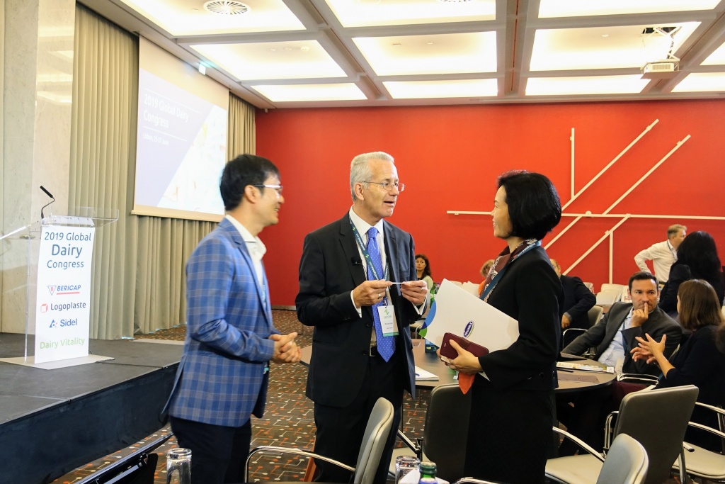 vinamilk la dai dien duy nhat cua chau a trinh bay ve xu huong organic tai hoi nghi sua tuoi toan cau 2019