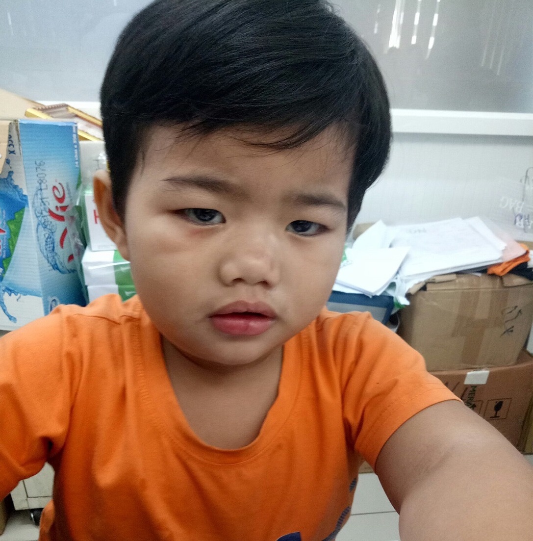 tp hcm tim nguoi than cho be trai 3 tuoi va bo bi tai nan giao thong nghiem trong