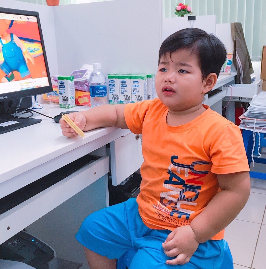 tp hcm tim nguoi than cho be trai 3 tuoi va bo bi tai nan giao thong nghiem trong