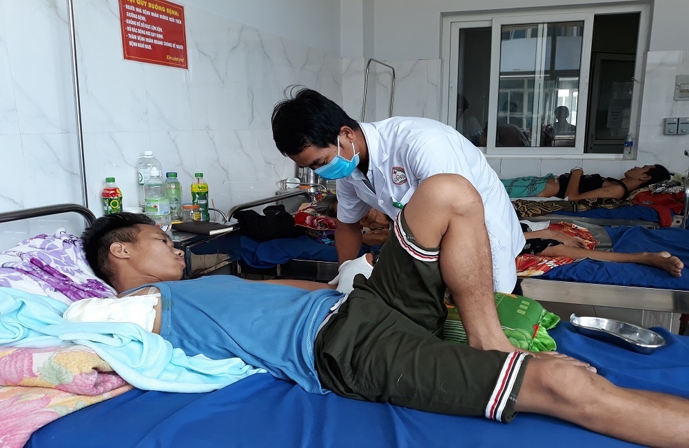thanh nien mat canh tay vi dap la thuoc tri ran doc can