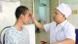 Tò mò xem đánh nhau, thanh niên 15 tuổi nguy kịch vì bị chém nhầm